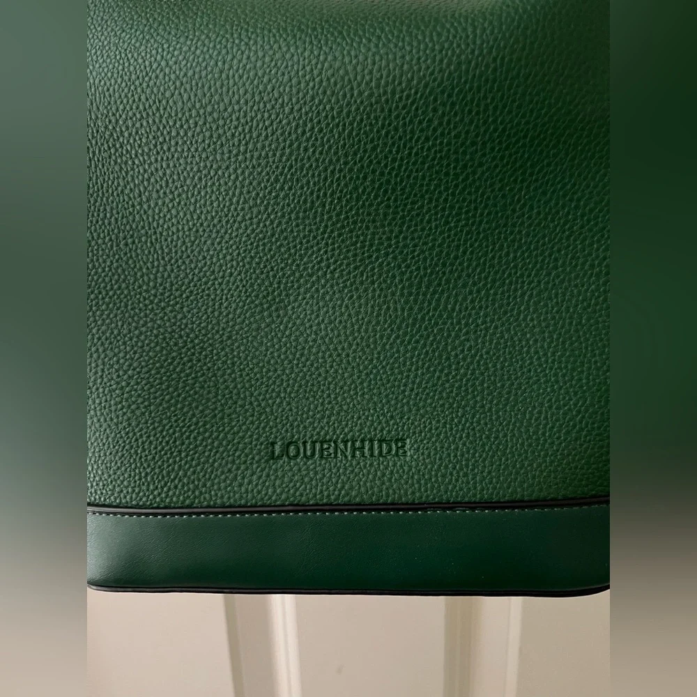 Louenhide green faux leather crossbody purse, zipper closure interior pockets